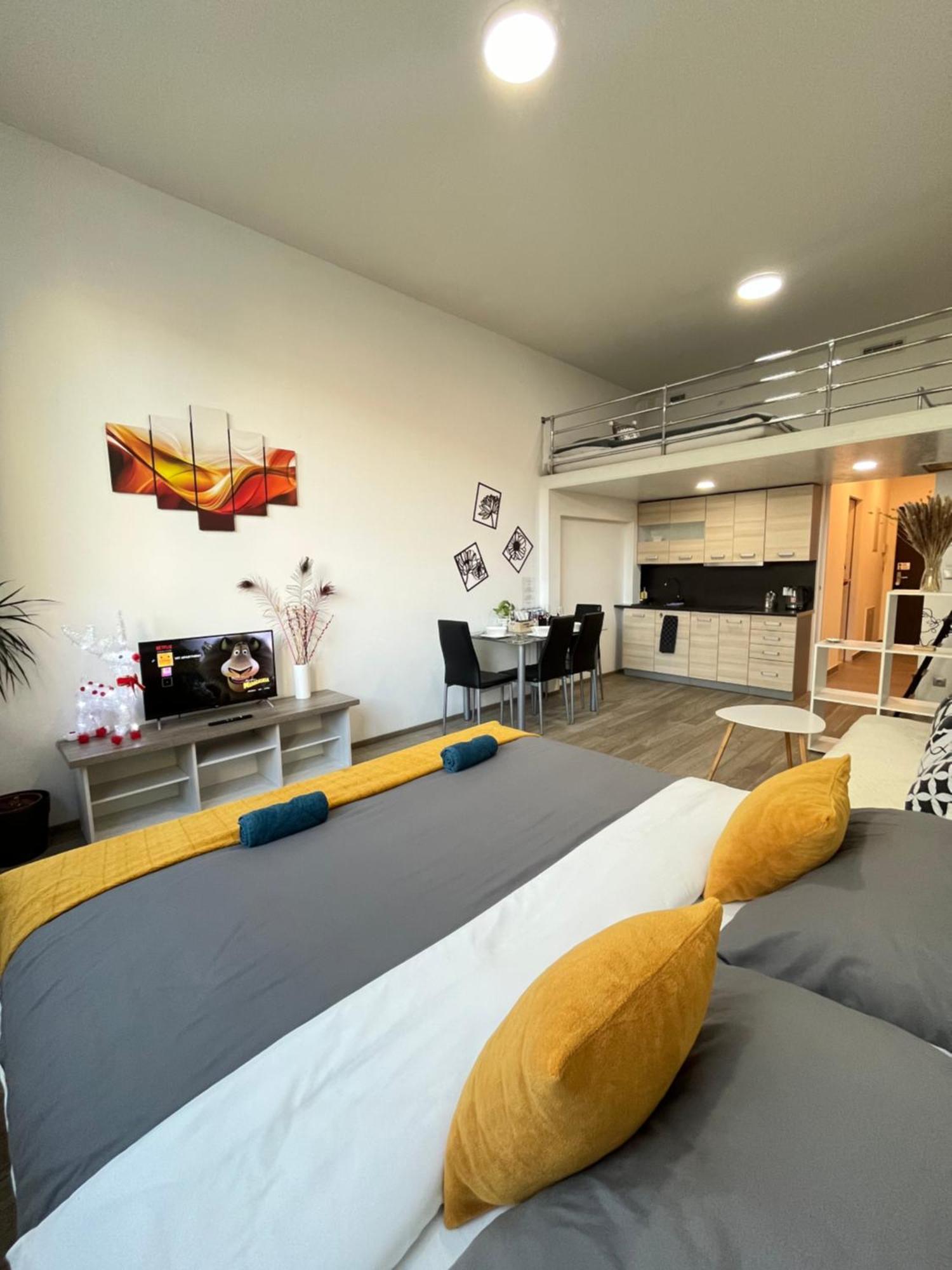 Vit Apartment - Free Parking - O2 Arena Prague Luaran gambar